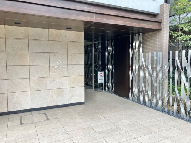 プレミスト平和台のエントランス