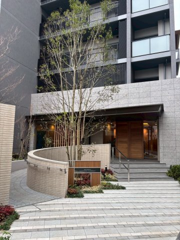 川崎市中原区上丸子八幡町の賃貸マンションのエントランス