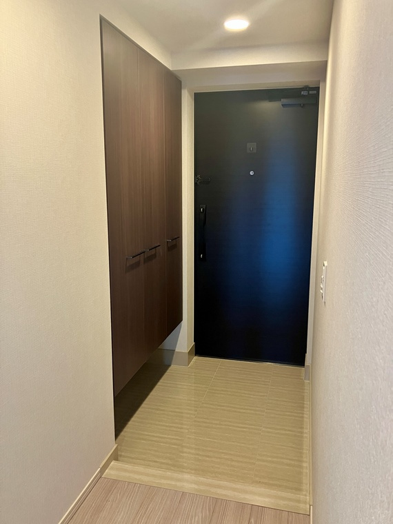 ヴェレーナシティ　パレ・ド・シエルカルティエ４の玄関