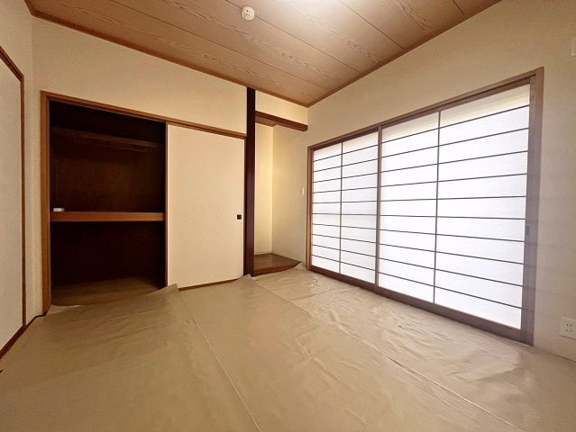 福島市上鳥渡字しのぶ台　中古戸建の和室|リビングの隣には6.2帖の和室がございます！