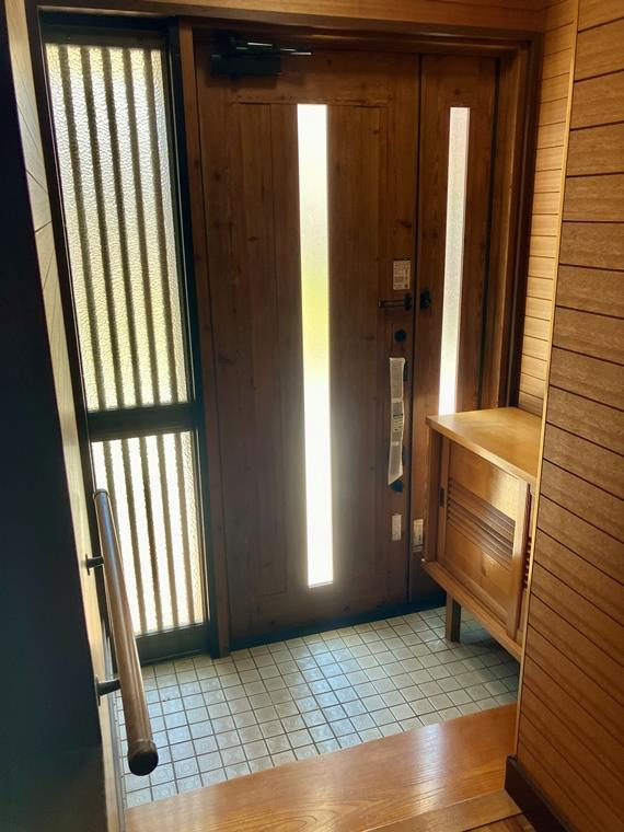 お花茶屋戸建の玄関