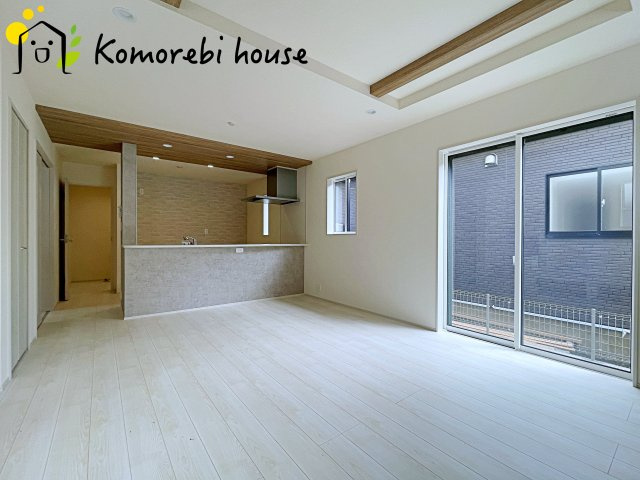 北本市中丸7丁目　新築一戸建て　ブルーミングガーデン　06の居間・リビング|撮影：'26/07/04