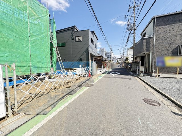 【前面道路含む現地写真】 | 志木市本町2丁目　新築一戸建住宅　全1棟　(志木本店) | 現地（2026年3月）撮影／令和8年4月下旬完成予定。新生活のスタートが楽しみな住まい。