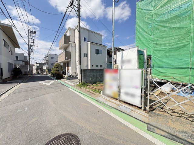 【前面道路含む現地写真】 | 志木市本町2丁目　新築一戸建住宅　全1棟　(志木本店) | 現地（2026年3月）撮影／前面道路約4.71mの公道に面した、開放感のある立地。