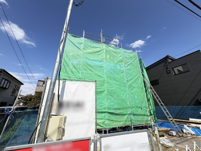 【外観】 | 志木市本町2丁目　新築一戸建住宅　全1棟　(志木本店) | 現地（2026年3月）撮影／ローソンストア100志木本町店が徒歩3分。急なお買い物にも対応できて安心。