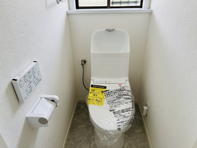八王子市　北野台　中古戸建てのトイレ|～新規交換済、暖房温水洗浄機能付きトイレ　冬場は特に嬉しい機能ですね～