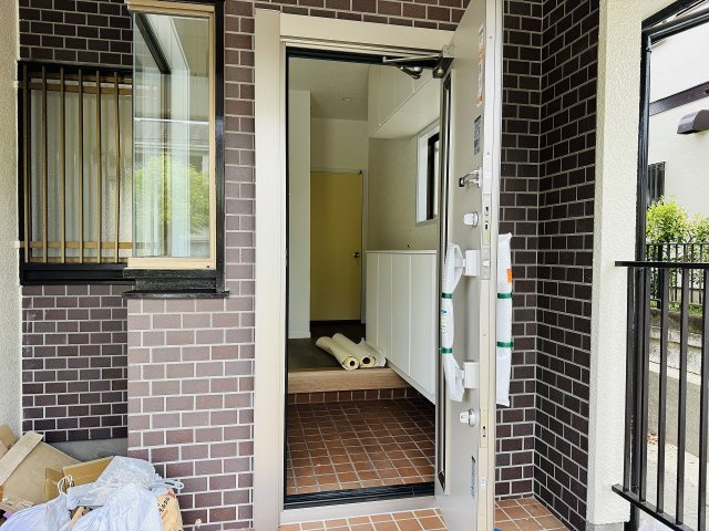 八王子市　北野台　中古戸建ての玄関|～玄関は安心のWロックキー　鍵交換済です～