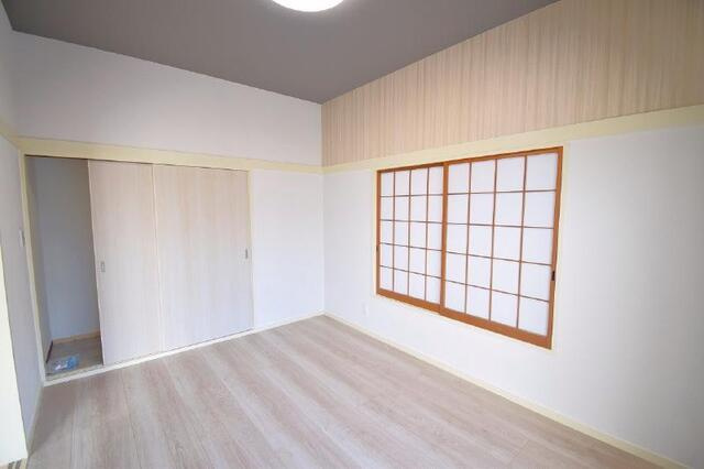 南国市立田　庭付き中古一戸建ての洋室