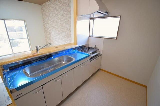 南国市立田　庭付き中古一戸建てのキッチン|ワイドシンクが嬉しいですね♪