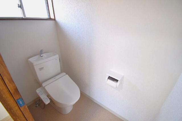 南国市立田　庭付き中古一戸建てのトイレ|温水洗浄つきのきれいなトイレです☆