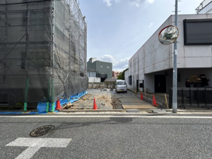 【前面道路含む現地写真】