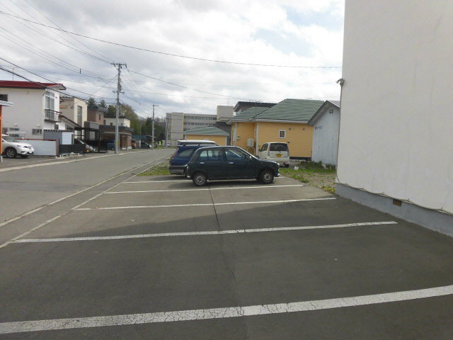 西ハイツの駐車場