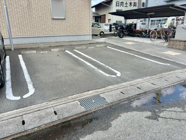 リュミエールｍ＆ｙ　A棟の駐車場