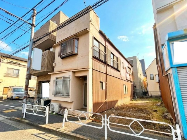 【前面道路含む現地写真】 | 三鷹市下連雀6丁目　土地 | むらさき橋通りに面した約37.5坪の整形地！建ぺい率80％・容積率200％につき、住宅用地としても事業用地としてもご検討いただけます♪三鷹駅からバスで３分、バス停まで徒歩２分です。