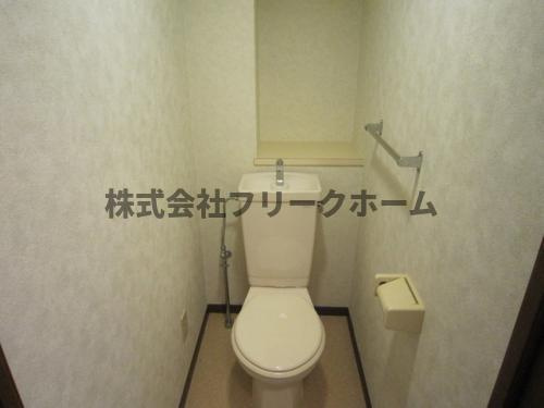 三鷹市深大寺２丁目の賃貸マンションのトイレ