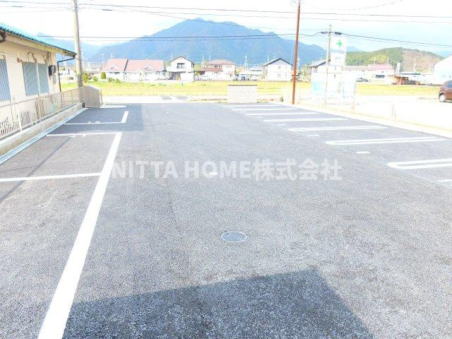 ピノテールの駐車場|駐車場１台無料付きです☆