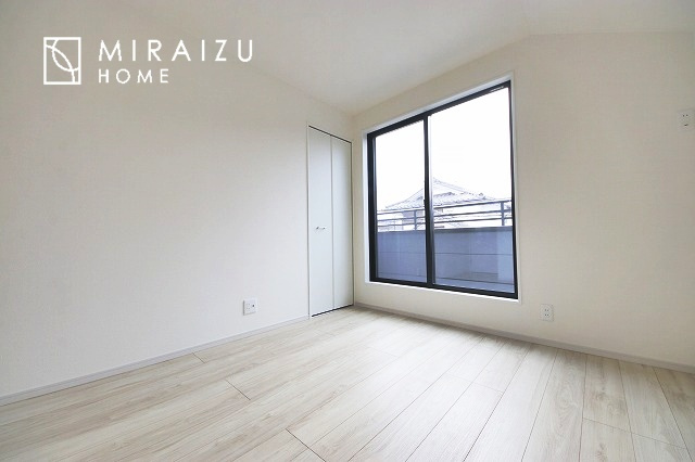 【外観】 | プライバシー性と開放感を高める住環境。陽当たりの良い開かれたロケーションを活かし、心地よい暮らしをプランニング