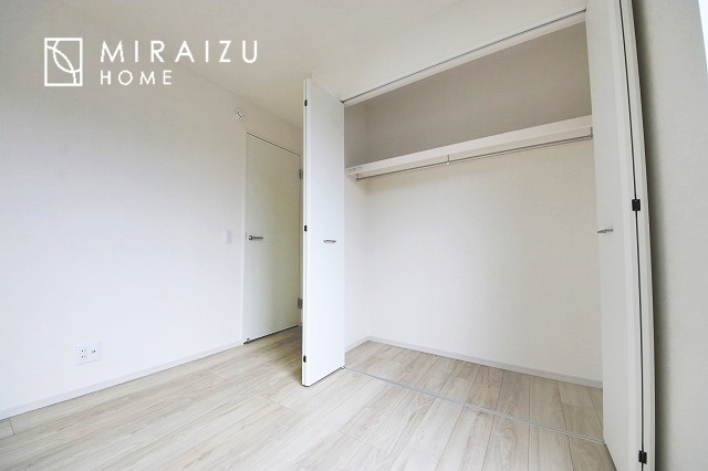 【その他】 | お掃除もしやすい大き目のシンクです。耐熱性・耐久性・対磨耗性が高いというメリットがございます。お掃除が苦手な方でもいつでも綺麗に楽にメンテナンスが可能です。
