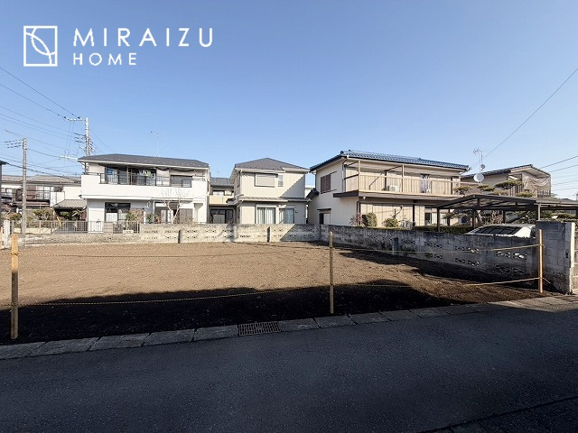 【外観】 | 青く澄み渡った綺麗な空と、陽の光をたっぷりと受ける、そんな新築住宅で新生活をスタートしてみませんか？見学・ご相談等、ミライズホーム(株)までお気軽にご連絡下さい。