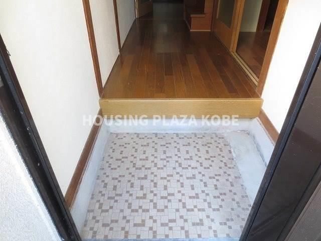 天神町４丁目貸家の玄関