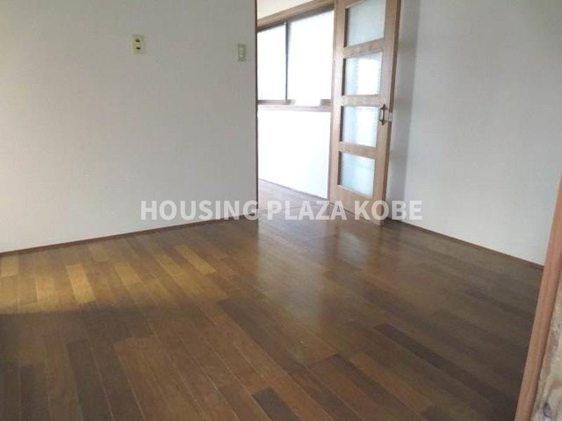 天神町４丁目貸家の居間・リビング