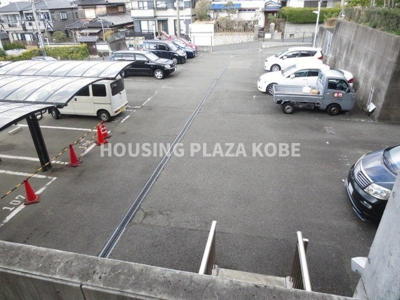 ルナガーデンの駐車場