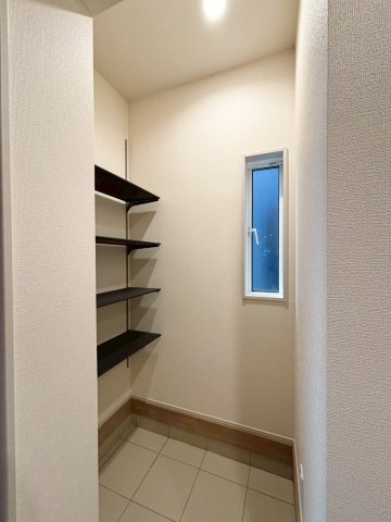 深谷市上柴町西1丁目　新築一戸建て　ブルーミングガーデン　01の収納