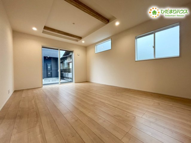 深谷市上柴町西1丁目　新築一戸建て　ブルーミングガーデン　01の居間・リビング