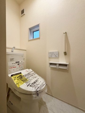 深谷市上柴町西1丁目　新築一戸建て　ブルーミングガーデン　01のトイレ