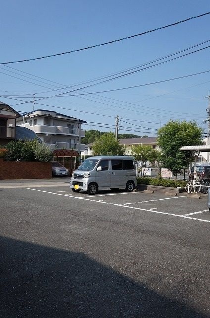 レジデンス和白東の駐車場