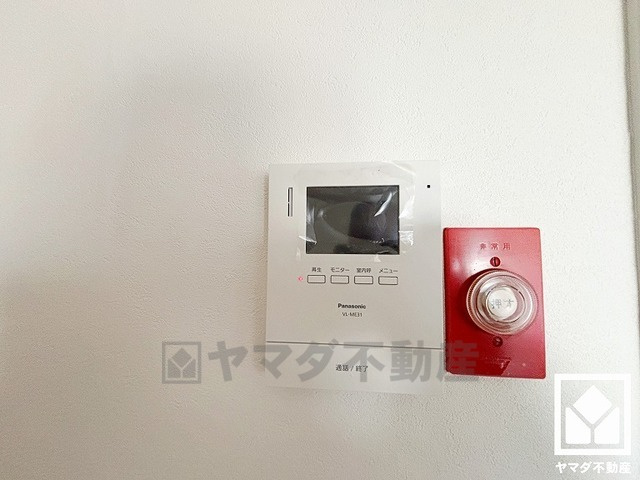 武庫川東グランドハイツのその他|突然の来訪時でも安心なモニター付きインターホンを完備。お留守番中のお子様でも簡単に来訪者の確認ができます。