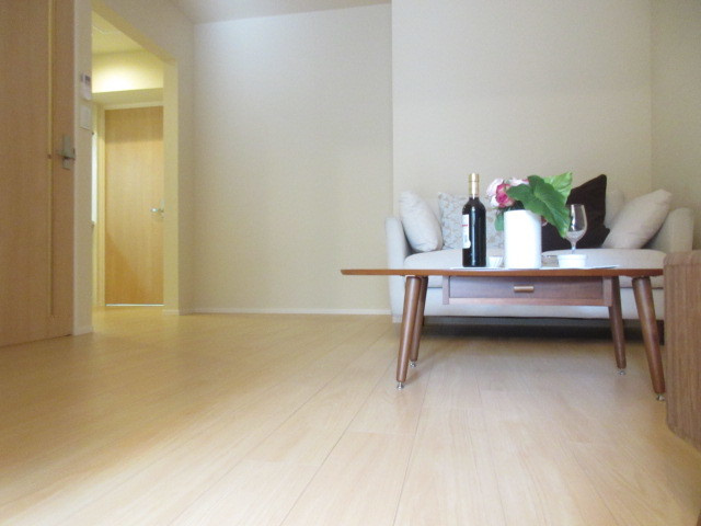 ルチルＭの居間・リビング|同建物別号室画像