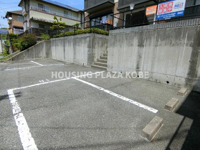 ディアス離宮山手Ｃの駐車場