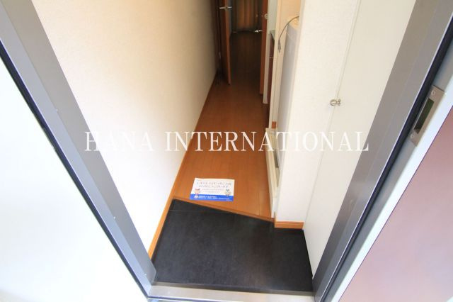 レオパレスタウンアサヒの玄関
