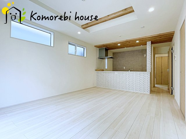 北本市中丸7丁目　新築一戸建て　ブルーミングガーデン　09の居間・リビング|26.7.30　撮影済み