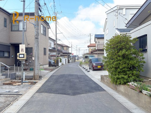 取手市野々井1期　新築戸建て　1号棟の前面道路含む現地写真|『今から見たい！』大歓迎です♪
お気軽にＲ－ｈomeまでお問い合わせください。