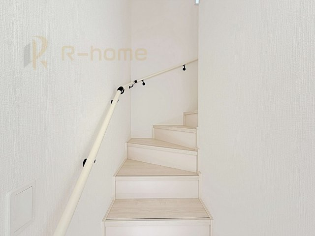 取手市野々井1期　新築戸建て　1号棟の内装|手すりのついた階段！小さなお子様の利用も一安心です♪