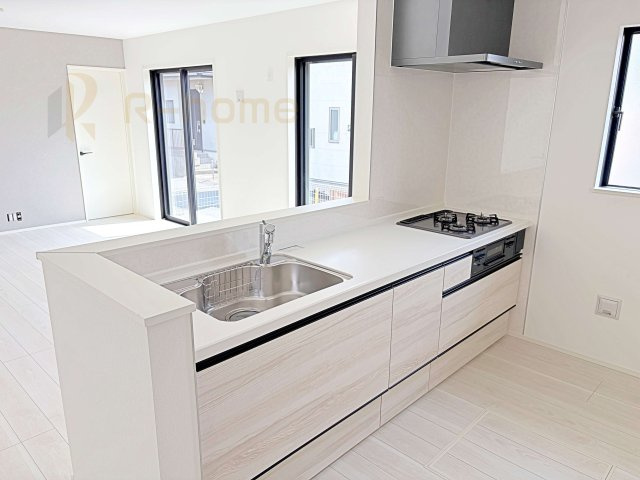 取手市野々井1期　新築戸建て　1号棟のキッチン|料理をしながら家族とコミュニケーションが取れる対面式システムキッチン。