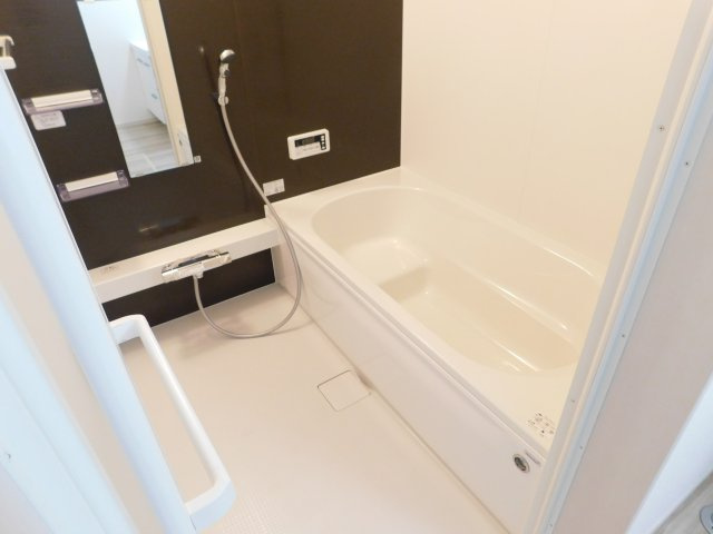 名古屋市瑞穂区白砂町２丁目の新築一戸建の浴室|◇浴室◇　　広い１坪サイズ・浴室暖房乾燥機・保温浴槽・追い焚き機能・ベンチ浴槽・エコシャワー・オートバス・バリアフリーバス・浴室窓あり