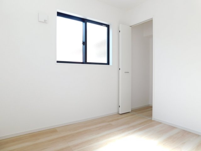 名古屋市瑞穂区白砂町２丁目の新築一戸建の洋室|◇洋室◇　　南面で明るい洋室４．９帖　全居室収納完備♪　