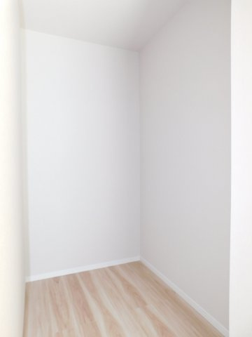 名古屋市瑞穂区白砂町２丁目の新築一戸建の収納|◇ウォークインクローゼット◇　　家族の洋服や大きな荷物など大容量収納できます♪