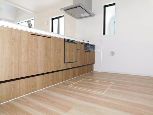 名古屋市瑞穂区白砂町２丁目の新築一戸建のキッチン|◇キッチン◇　　人気の対面式・人造大理石カウンターキッチン・食洗機・浄水器一体型水栓・静音仕様シンク・薄型換気扇・Ｓｉセンサーコンロ（３口）