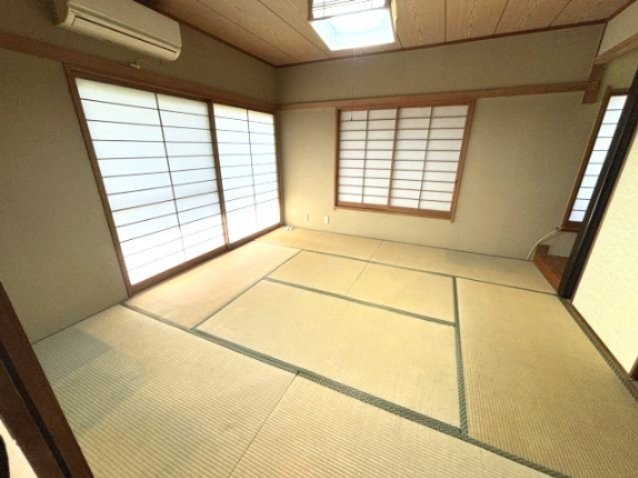 和室ならではの温かな和の空間で寛ぎの時間を過ごせます