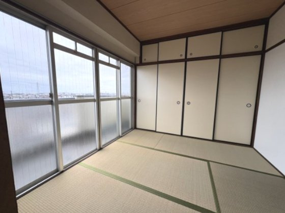 【和室】 | 岸田マンション | 畳の上でゆっくりとくつろげる和室です