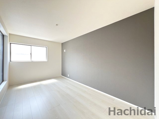 高浜市湯山町８丁目　全1棟の洋室|南側8.5帖洋室