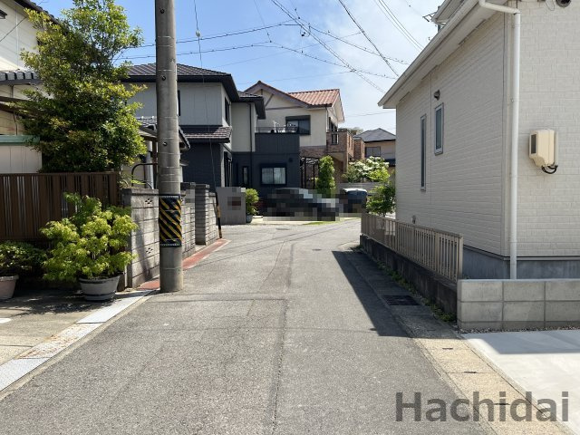 高浜市湯山町８丁目　全1棟の前面道路含む現地写真