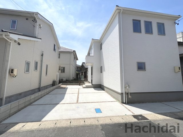 高浜市湯山町８丁目　全1棟の駐車場
