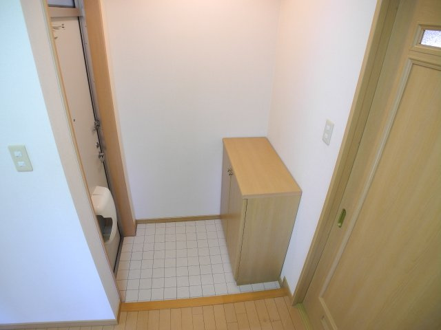 メゾンドール横田の玄関