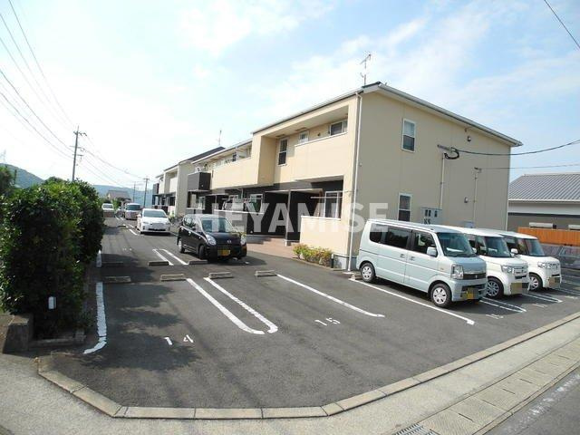 アースリーヒルＢの駐車場