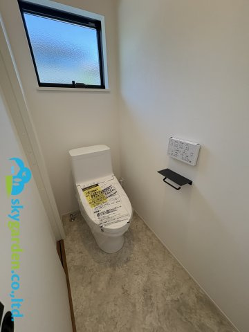 藤沢市片瀬山１丁目　全2棟２号棟のトイレ|清潔感のあるトイレです